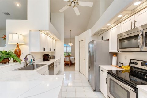 House in Valrico, Florida 4 bedrooms, 205.13 sq.m. № 2391312 - photo 8