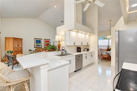 House in Valrico, Florida 4 bedrooms, 205.13 sq.m. № 2391312 - photo 10