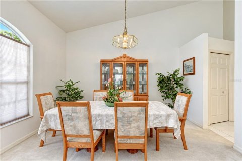 House in Valrico, Florida 4 bedrooms, 205.13 sq.m. № 2391312 - photo 4