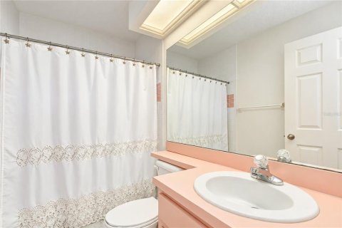 House in Valrico, Florida 4 bedrooms, 205.13 sq.m. № 2391312 - photo 17