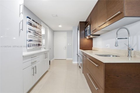 Copropriété à vendre à Miami, Floride: 1 chambre, 68 m2 № 2047258 - photo 6