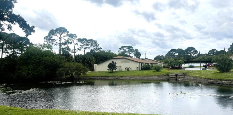 Condominio en St. Lucie, Florida, 1 dormitorio № 2082417