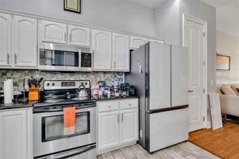 Townhouse in Temple Terrace, Florida 3 bedrooms, 202.53 sq.m. № 1626473 - photo 5