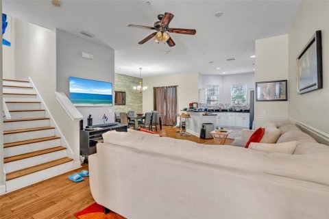 Townhouse in Temple Terrace, Florida 3 bedrooms, 202.53 sq.m. № 1626473 - photo 13
