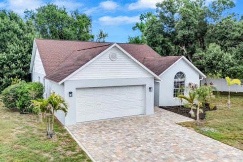 Casa en Bradenton, Florida 3 dormitorios, 156.08 m2 № 2225392