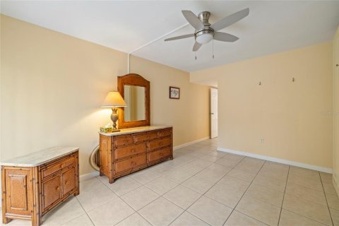 Condo in Punta Gorda, Florida, 2 bedrooms № 2217006 - photo 12