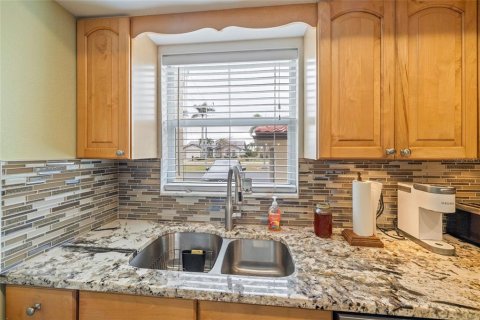 Condo in Punta Gorda, Florida, 2 bedrooms № 2217006 - photo 5