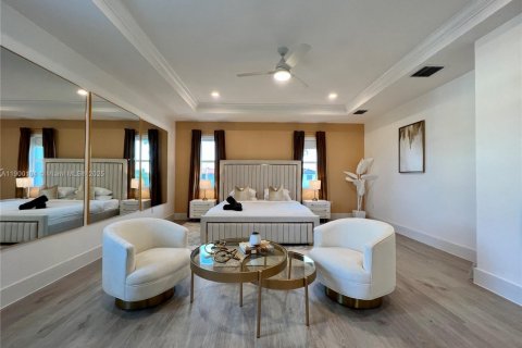 Casa en alquiler en Miami, Florida, 8 dormitorios, 411.19 m2 № 2012250 - foto 27