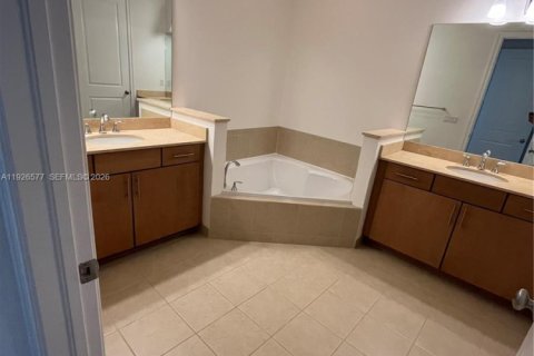 Снять в аренду таунхаус в Плантация, Флорида 3 спальни, 175.77м2, № 1986595 - фото 8