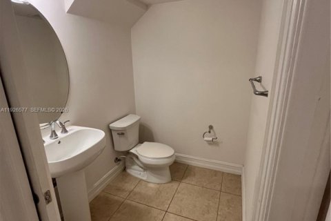 Снять в аренду таунхаус в Плантация, Флорида 3 спальни, 175.77м2, № 1986595 - фото 6