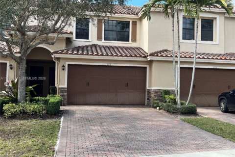 Снять в аренду таунхаус в Плантация, Флорида 3 спальни, 175.77м2, № 1986595 - фото 2