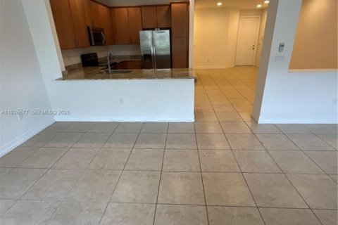 Снять в аренду таунхаус в Плантация, Флорида 3 спальни, 175.77м2, № 1986595 - фото 4