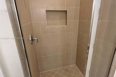 Снять в аренду таунхаус в Плантация, Флорида 3 спальни, 175.77м2, № 1986595 - фото 11