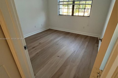 Снять в аренду таунхаус в Плантация, Флорида 3 спальни, 175.77м2, № 1986595 - фото 12