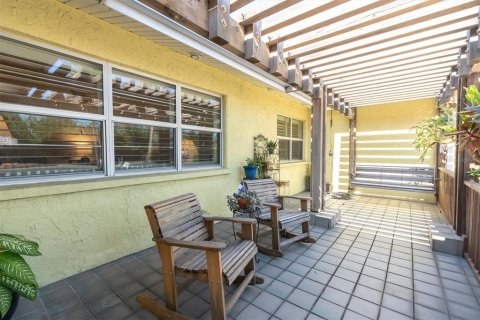 Villa ou maison à vendre à Holmes Beach, Floride: 4 chambres, 230.3 m2 № 2425826 - photo 2