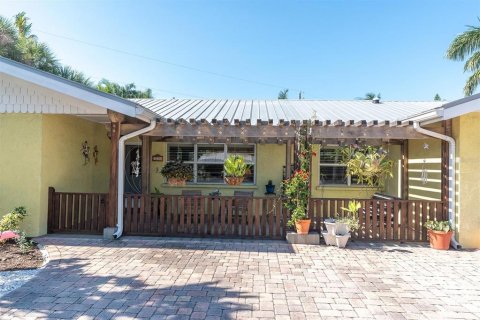 Villa ou maison à vendre à Holmes Beach, Floride: 4 chambres, 230.3 m2 № 2425826 - photo 5
