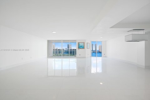 Copropriété à vendre à Aventura, Floride: 3 chambres, 304.16 m2 № 1966418 - photo 5