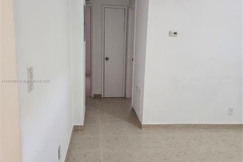 Villa ou maison à louer à Hollywood, Floride: 2 chambres, 69.21 m2 № 1920425 - photo 5