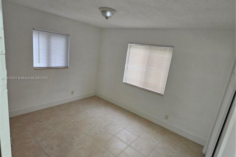 Villa ou maison à louer à Hollywood, Floride: 2 chambres, 69.21 m2 № 1920425 - photo 12