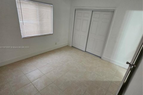 Villa ou maison à louer à Hollywood, Floride: 2 chambres, 69.21 m2 № 1920425 - photo 14