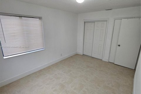 Villa ou maison à louer à Hollywood, Floride: 2 chambres, 69.21 m2 № 1920425 - photo 10