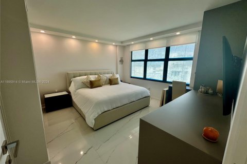 Copropriété à louer à Bal Harbour, Floride: 2 chambres, 128.95 m2 № 1937176 - photo 15