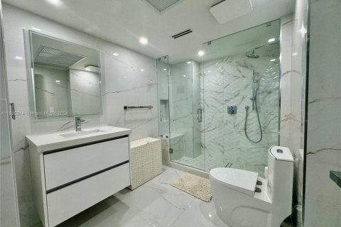 Copropriété à louer à Bal Harbour, Floride: 2 chambres, 128.95 m2 № 1937176 - photo 19