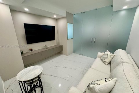 Copropriété à louer à Bal Harbour, Floride: 2 chambres, 128.95 m2 № 1937176 - photo 26