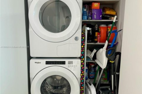 Copropriété à louer à Bal Harbour, Floride: 2 chambres, 128.95 m2 № 1937176 - photo 27