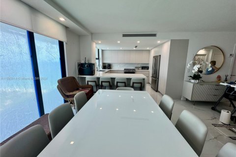 Copropriété à louer à Bal Harbour, Floride: 2 chambres, 128.95 m2 № 1937176 - photo 14