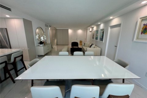 Copropriété à louer à Bal Harbour, Floride: 2 chambres, 128.95 m2 № 1937176 - photo 5