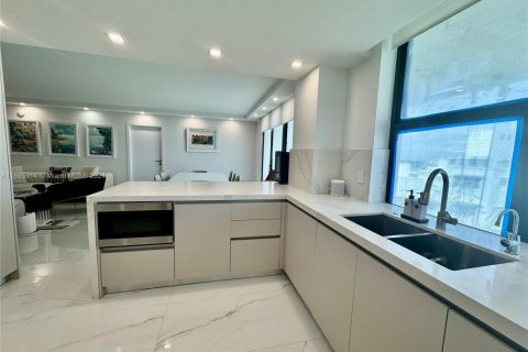 Copropriété à louer à Bal Harbour, Floride: 2 chambres, 128.95 m2 № 1937176 - photo 13