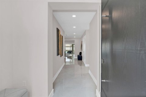 House in Winter Park, Florida 4 bedrooms, 280.94 sq.m. № 1813553 - photo 8