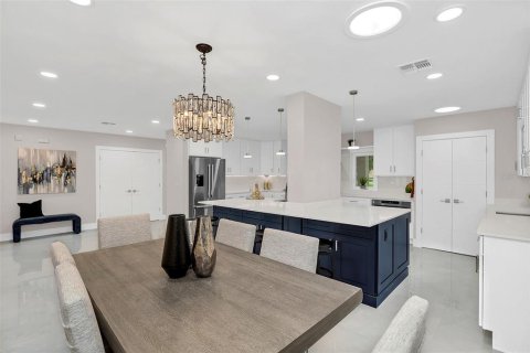House in Winter Park, Florida 4 bedrooms, 280.94 sq.m. № 1813553 - photo 14