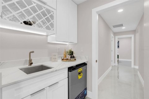 House in Winter Park, Florida 4 bedrooms, 280.94 sq.m. № 1813553 - photo 21