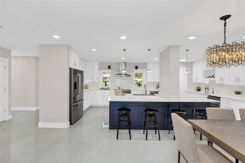 House in Winter Park, Florida 4 bedrooms, 280.94 sq.m. № 1813553 - photo 11