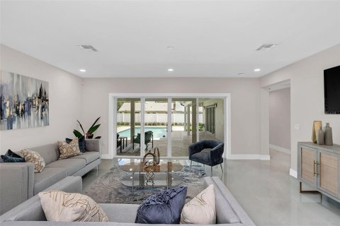 House in Winter Park, Florida 4 bedrooms, 280.94 sq.m. № 1813553 - photo 10