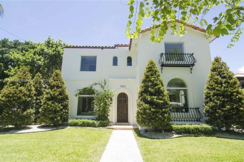 Casa en venta en Miami Beach, Florida, 5 dormitorios, 347.55 m2 № 1970066 - foto 2