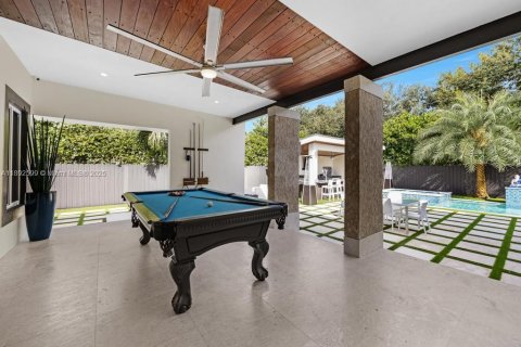 Casa en venta en Hialeah, Florida, 3 dormitorios, 214.79 m2 № 1946152 - foto 14
