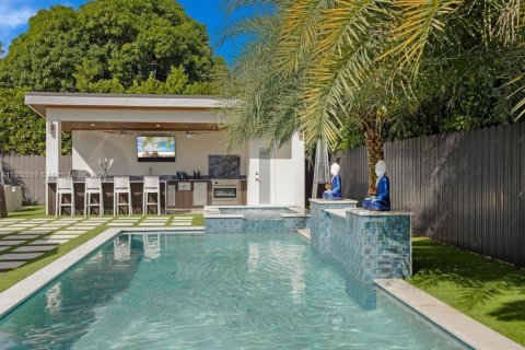 Casa en venta en Hialeah, Florida, 3 dormitorios, 214.79 m2 № 1946152 - foto 5