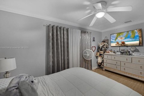 Casa en venta en Hialeah, Florida, 3 dormitorios, 214.79 m2 № 1946152 - foto 22
