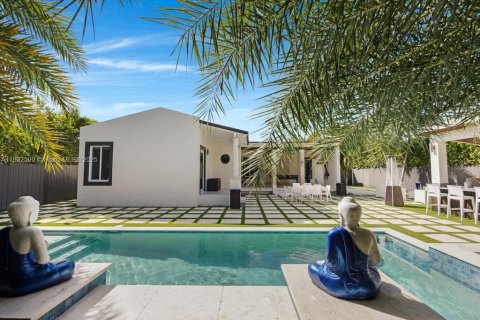 Casa en venta en Hialeah, Florida, 3 dormitorios, 214.79 m2 № 1946152 - foto 28