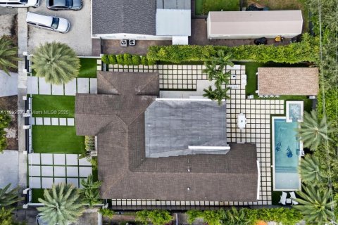 Casa en venta en Hialeah, Florida, 3 dormitorios, 214.79 m2 № 1946152 - foto 26