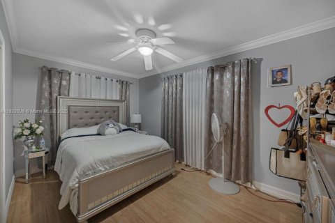Casa en venta en Hialeah, Florida, 3 dormitorios, 214.79 m2 № 1946152 - foto 19