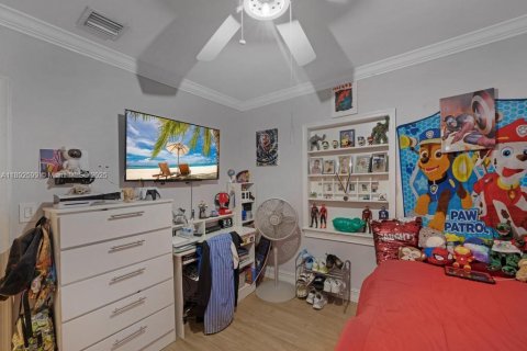 Casa en venta en Hialeah, Florida, 3 dormitorios, 214.79 m2 № 1946152 - foto 20