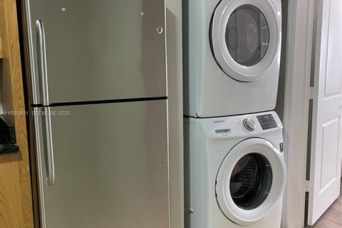 Apartment in Sweetwater, Florida 1 bedroom № 1994284 - photo 6