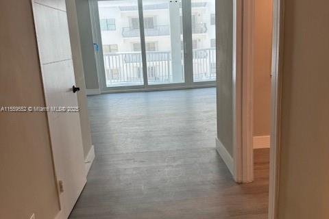 Condo in Miami Beach, Florida № 1957816 - photo 20