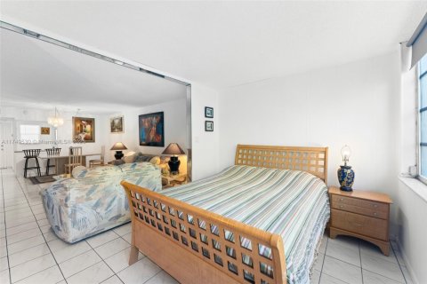 Купить кондоминиум в Майами, Флорида 1 спальня, 93.09м2, № 1859825 - фото 10