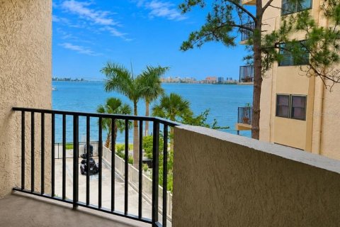 Condominio en Clearwater, Florida, 1 dormitorio  № 2093502