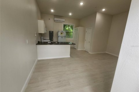 Снять в аренду квартиру в Орландо, Флорида 3 комнаты, 78.97м2, № 1681141 - фото 2